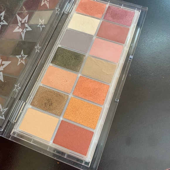 KVD Beauty planet fanatic palette - Picture 2 of 11